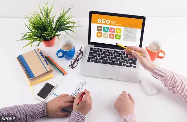 警方通报女子驾车撞上半挂致死